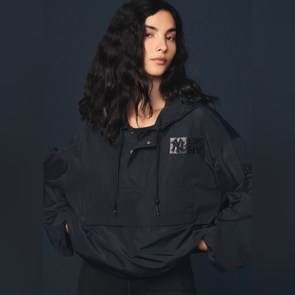 DKNY X YANKEES Sz S HALF-ZIP Nylon JACKET - New with Tags